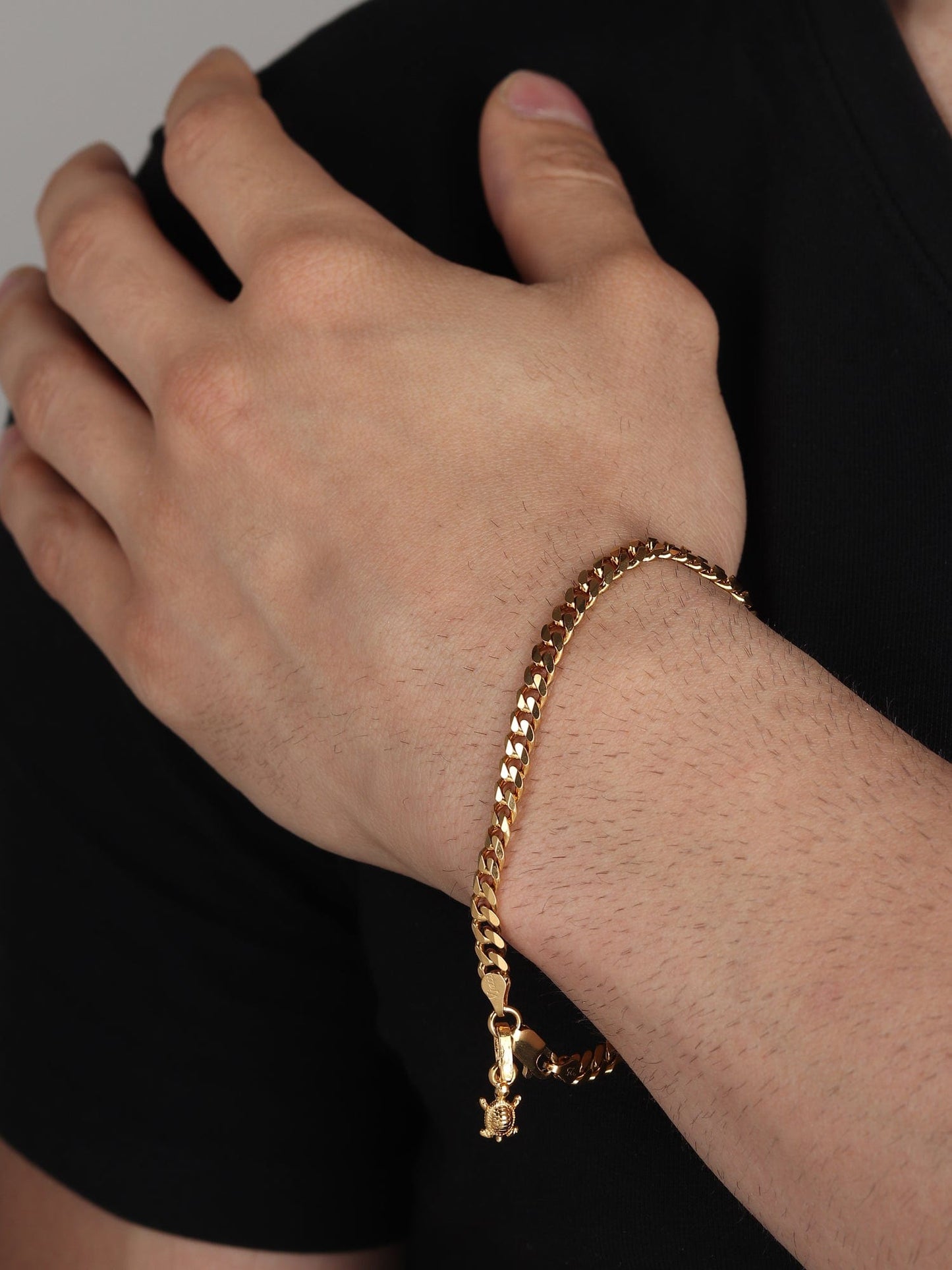 22KT gold plated 92.5% pure Sterling Silver Curb Designer Bracelet with fashionable Tortoise for Men