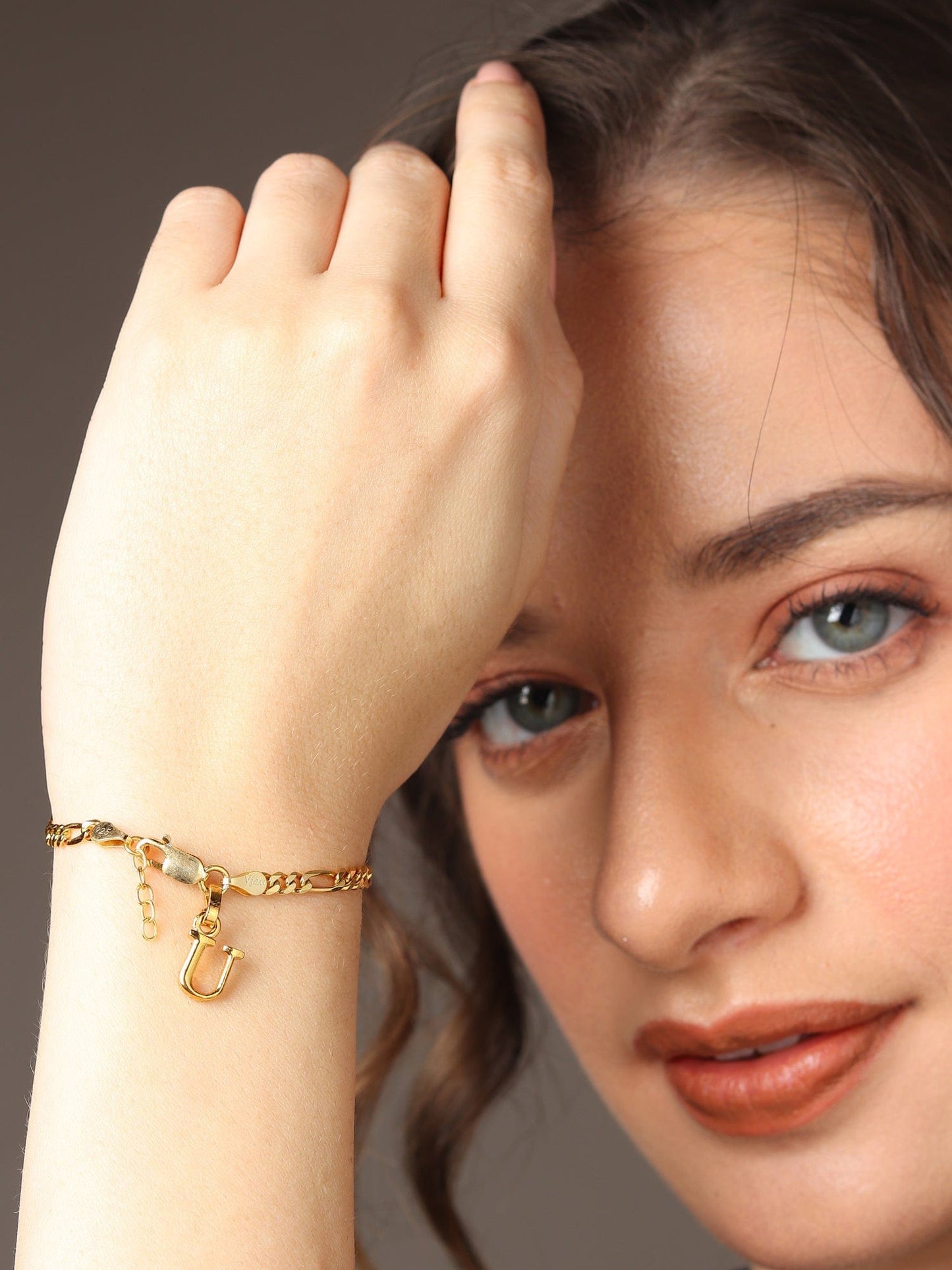 22KT gold plated 92.5% pure Sterling Silver Figaro Designer Bracelet with U Alphabet for Girls and Women