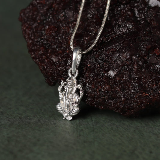 Sterling Silver 92.5 God Ganesh Chain Pendant with Box Chain 22 Inches for Men by Akshat Sapphire MPSB7096