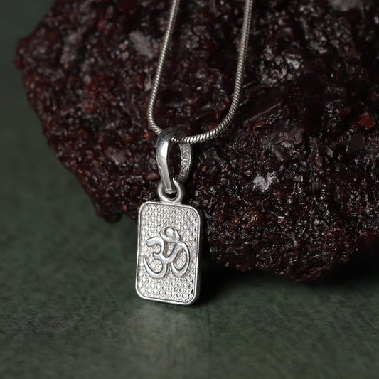 Sterling Silver 92.5 Spiritual Om Chain Pendant with Box Chain 22 Inches for Men by Akshat Sapphire MPSB7292