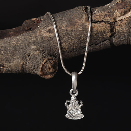 Sterling Silver 92.5 God Ganesh Chain Pendant with Curb Chain 22 Inches for Men by Akshat Sapphire MPSC7023