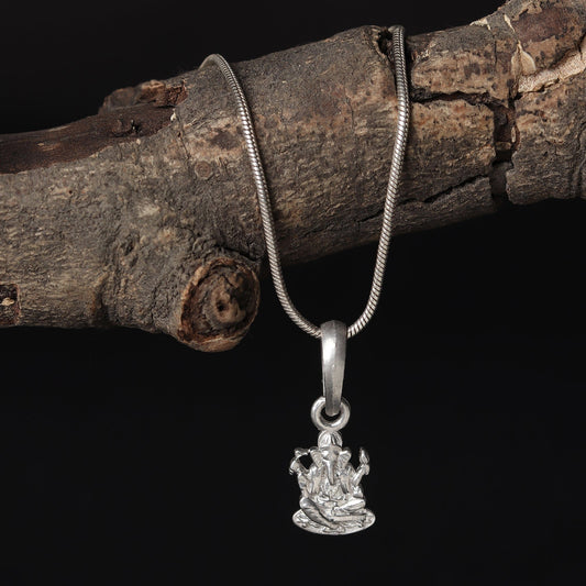Sterling Silver 92.5 God Ganesh Chain Pendant with figaro Chain 18 Inches for women by Akshat Sapphire PSF7023