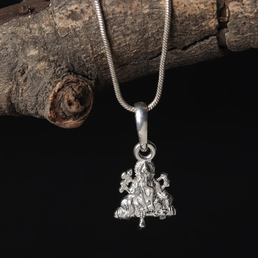 Sterling Silver 92.5 God Ganesh Chain Pendant with figaro Chain 18 Inches for women by Akshat Sapphire PSF7068