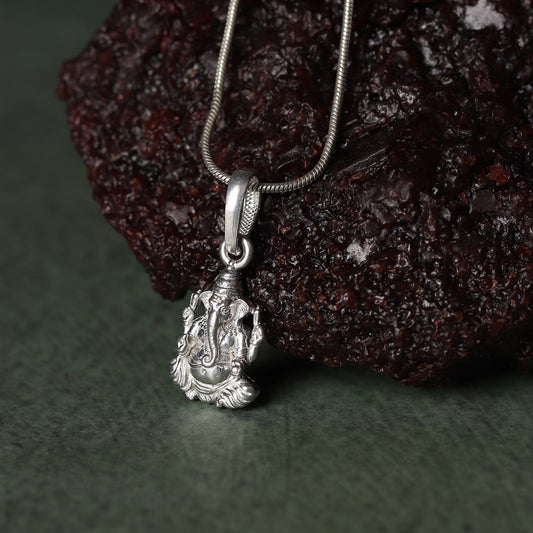 Sterling Silver 92.5 God Ganesh Chain Pendant with Rope Chain 18 Inches for women by Akshat Sapphire PSR7233