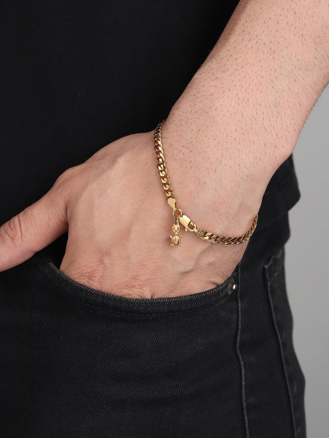 22CT Gold Plated 92.5 Pure Sterling Silver Curb Bracelet with Tortoise Charm for Men by Akshat Sapphire Gold_BRMCKD7344
