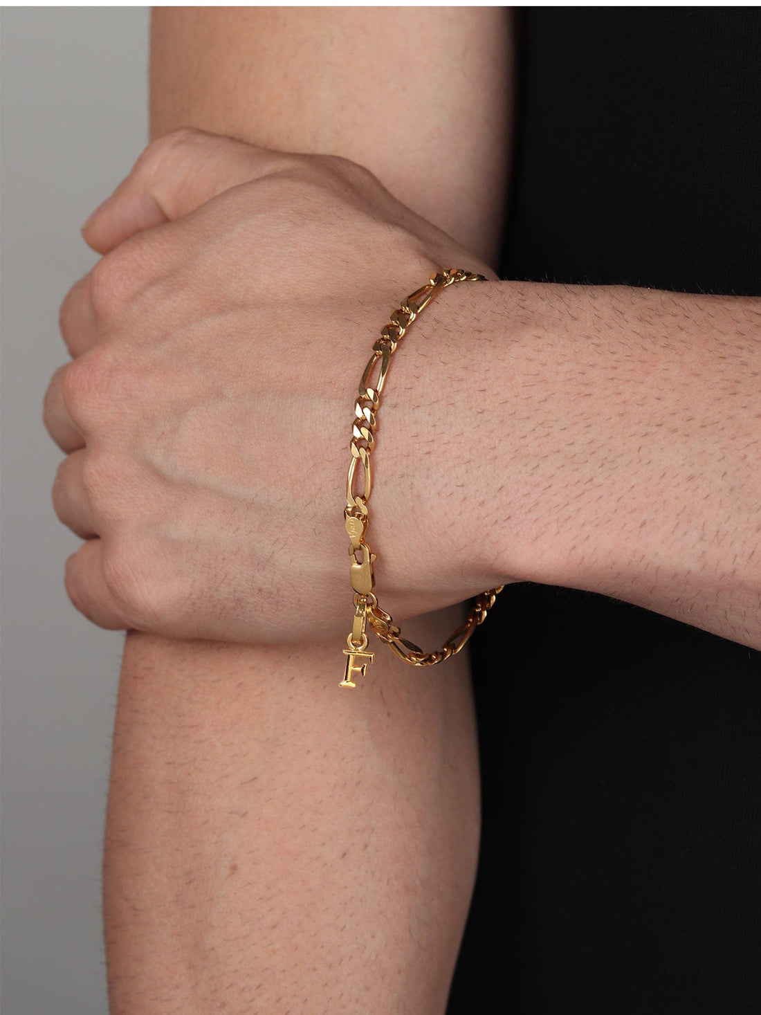 22CT Gold Plated Silver 92.5 Purity Figaro Bracelet with Alphabet F for Men by Akshat Sapphire Gold_BRMFKD_F