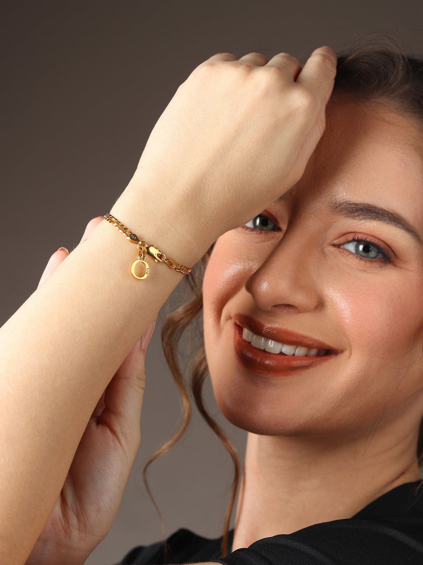 22KT gold plated 92.5% pure Sterling Silver Curb Designer Bracelet with O Alphabet for Girls and Women