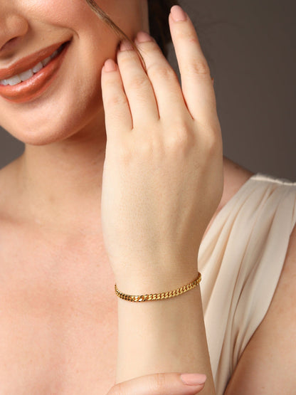 22 KT gold plated Sterling Silver (92.5% purity) Stylish and Fashionable Curb Bracelet for Girls and Women pure silver Bracelet