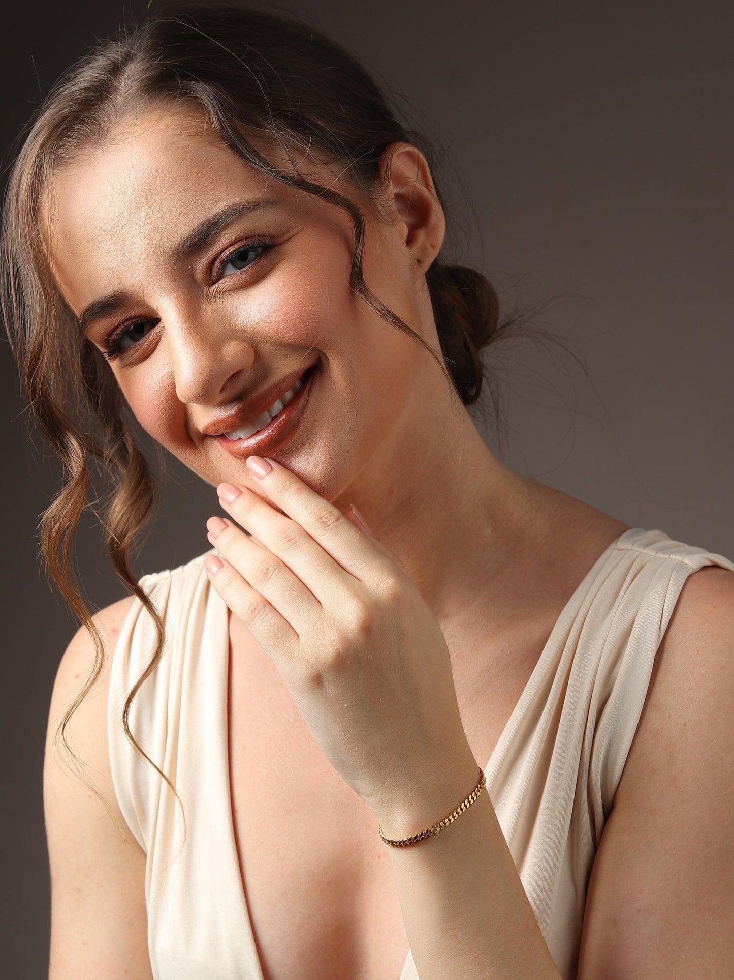 22 KT gold plated Sterling Silver (92.5% purity) Stylish and Fashionable Curb Bracelet for Girls and Women pure silver Bracelet