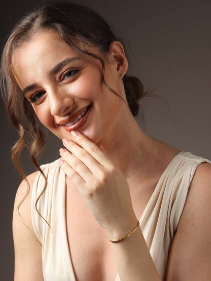22 KT gold plated Sterling Silver (92.5% purity) Stylish and Fashionable Curb Bracelet for Girls and Women pure silver Bracelet