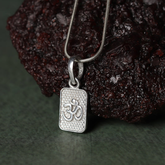Akshat Sapphire Sterling Silver (92.5% purity) Spiritual OM Chain Pendant (Pendant with Snake Chain) for Men & Women Pure Silver Divine OM Chain Locket for Health & Wealth